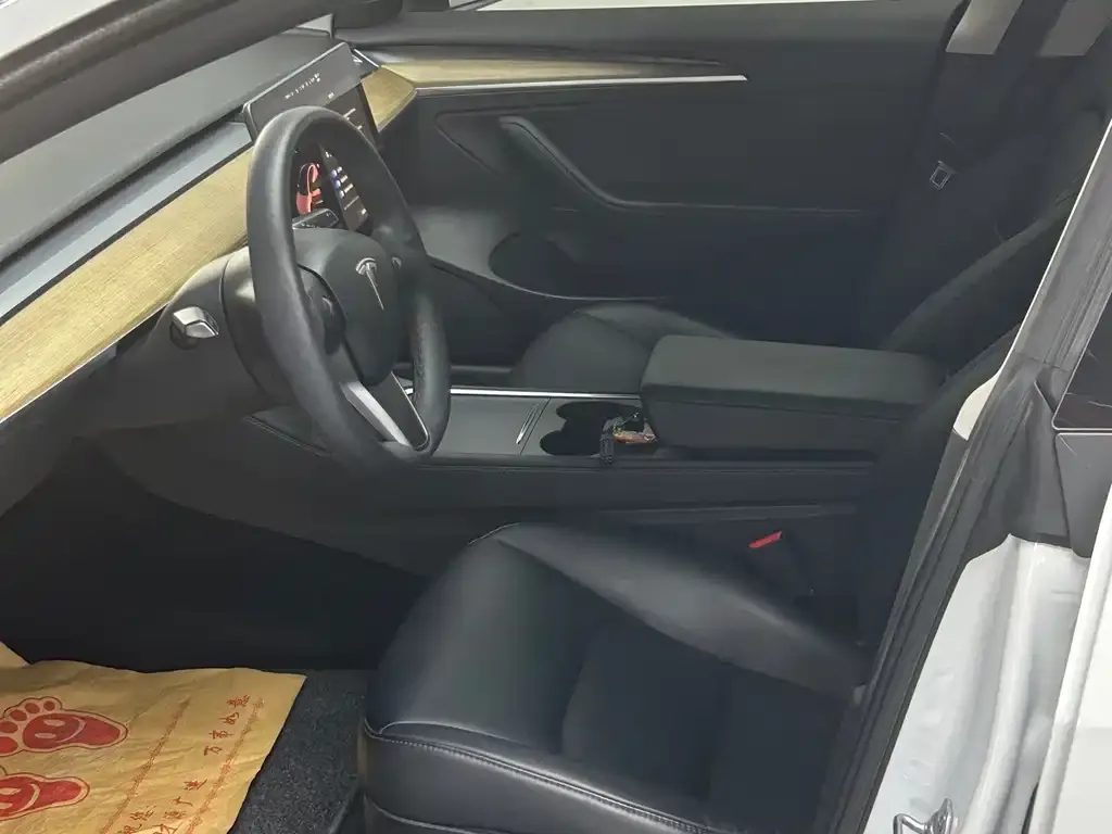 Tesla Model 3 — фото 3