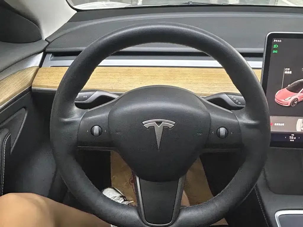 Tesla Model 3 — фото 9