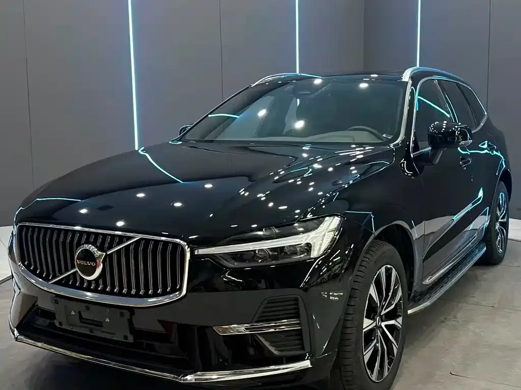 Volvo XC60 — фото 1