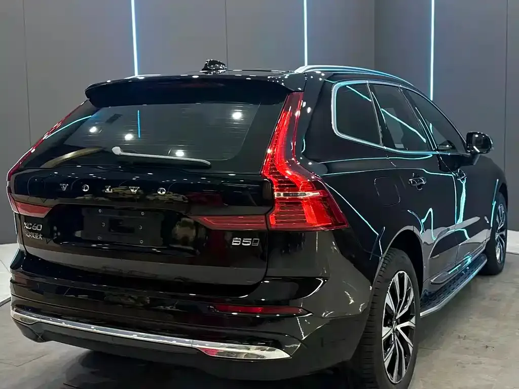 Volvo XC60 — фото 8