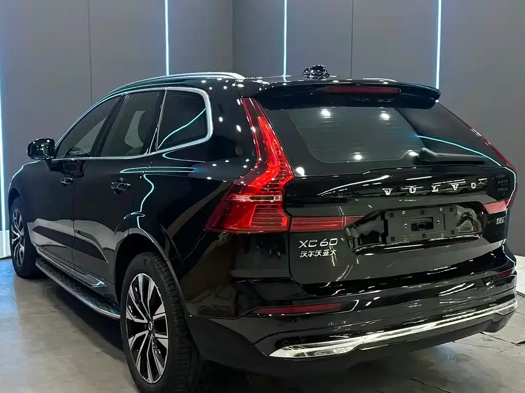 Volvo XC60 — фото 9