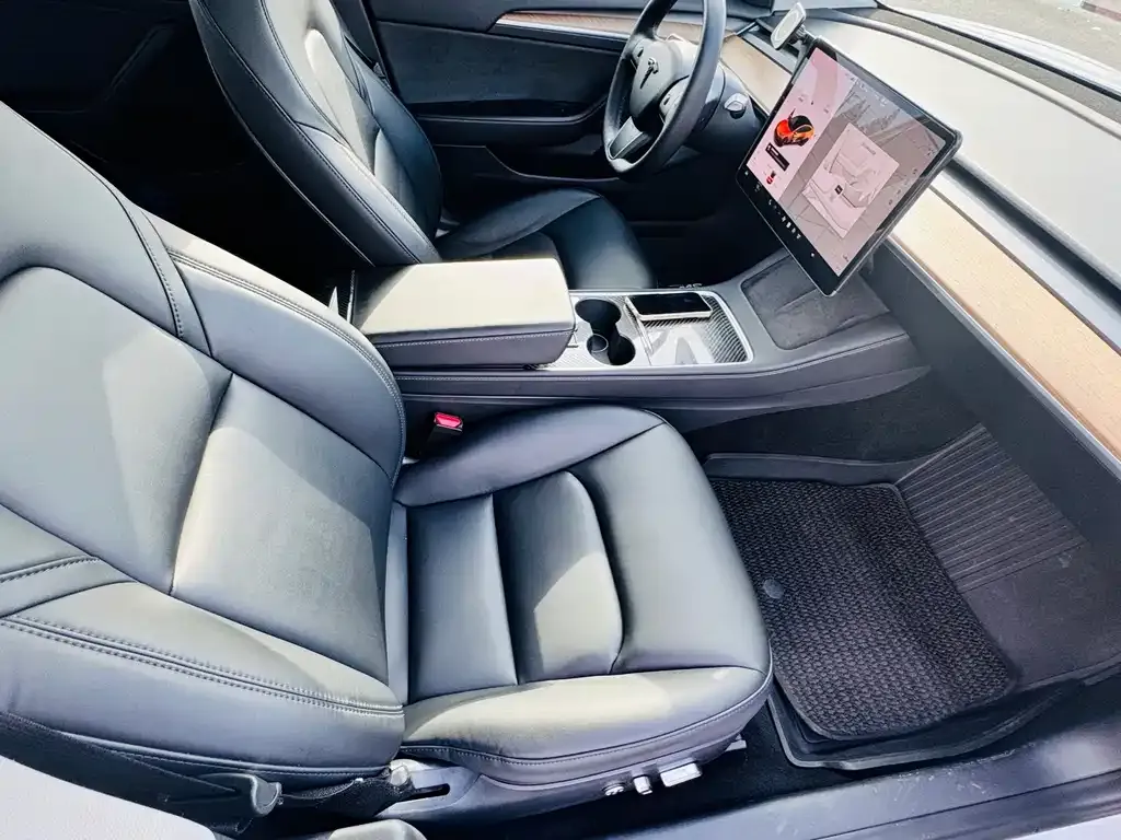 Tesla Model 3 — фото 7