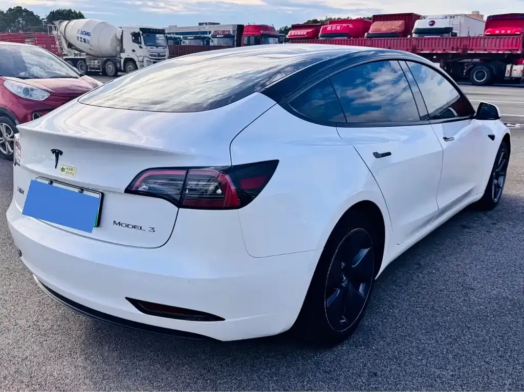 Tesla Model 3 — фото 4