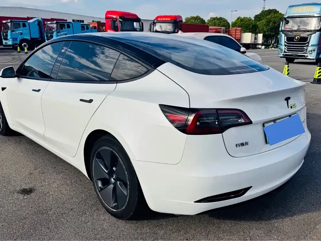Tesla Model 3 — фото 9