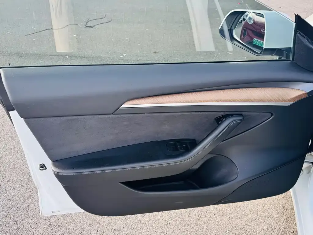 Tesla Model 3 — фото 2
