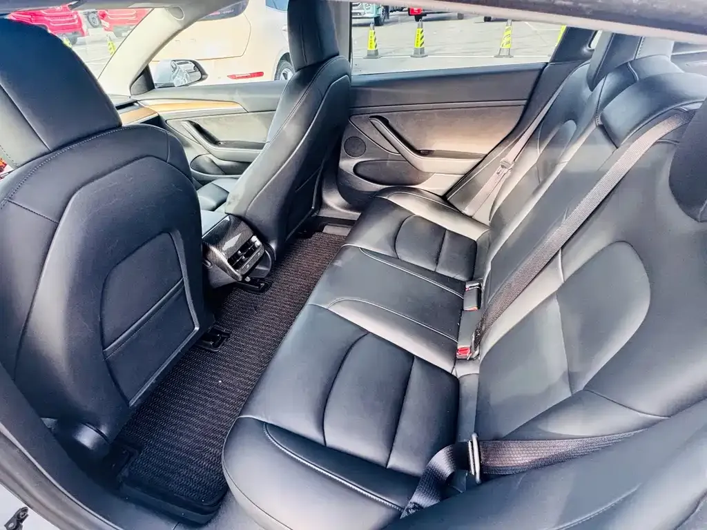 Tesla Model 3 — фото 10