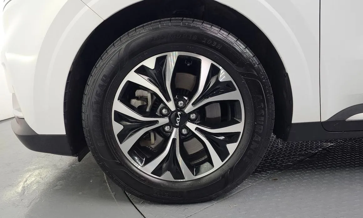 Kia Carnival — фото 7