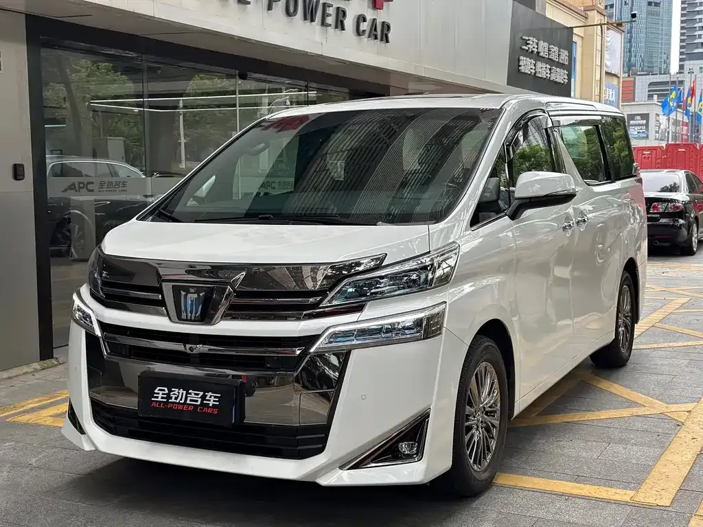 Toyota Vellfire — фото 1