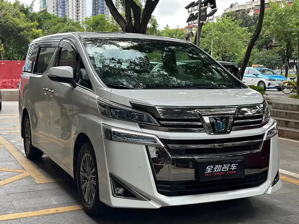 Toyota Vellfire — фото 8