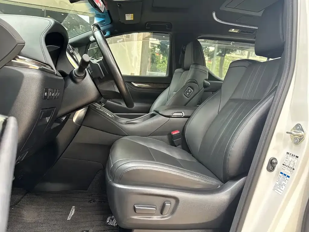 Toyota Vellfire — фото 7