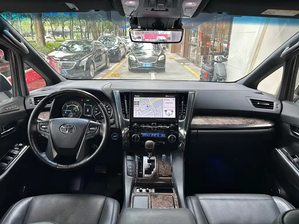 Toyota Vellfire — фото 10