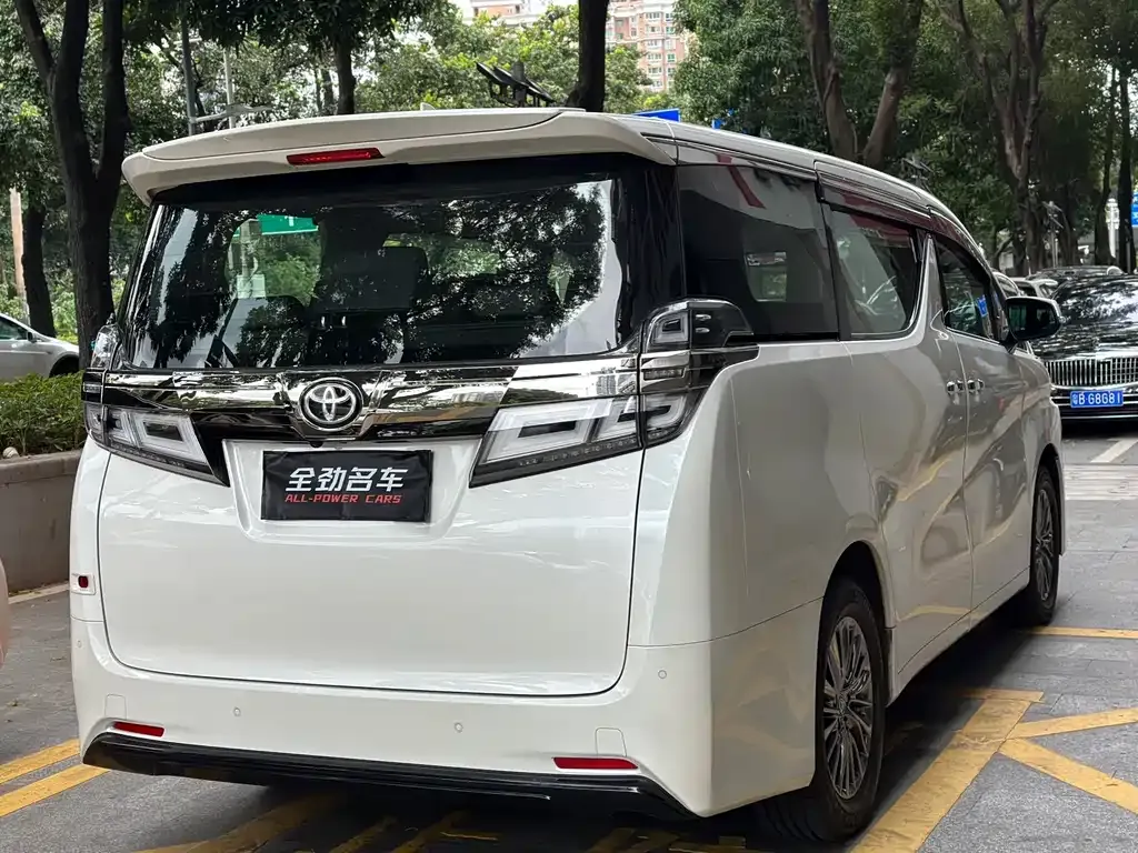 Toyota Vellfire — фото 2
