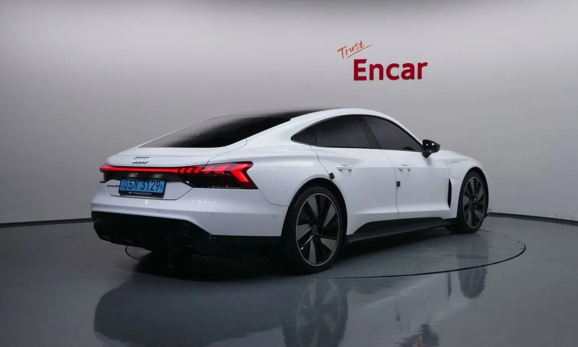 Audi e-tron GT — фото 3