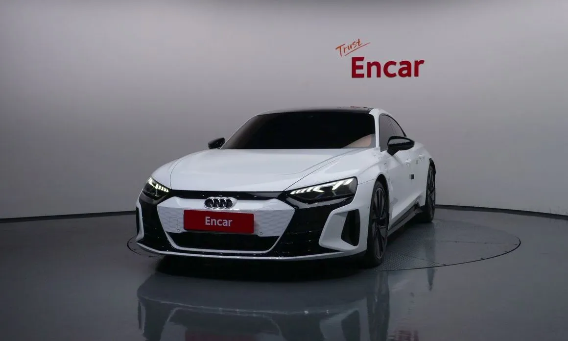 Audi e-tron GT — фото 4