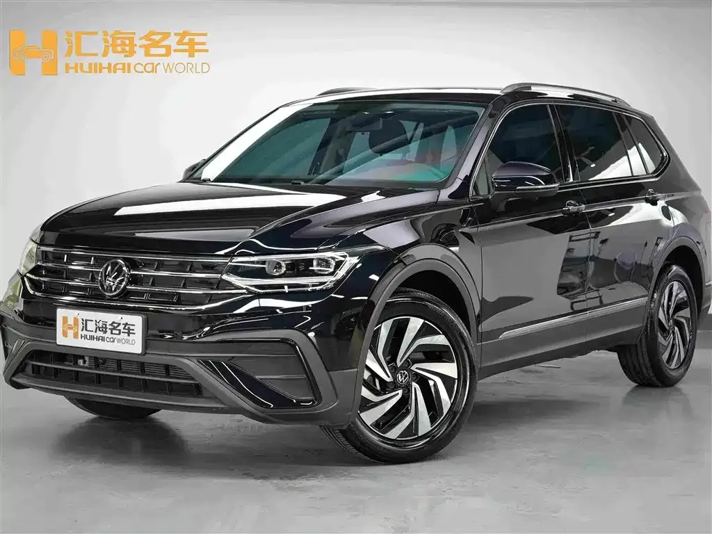 Volkswagen Tiguan L — фото 1