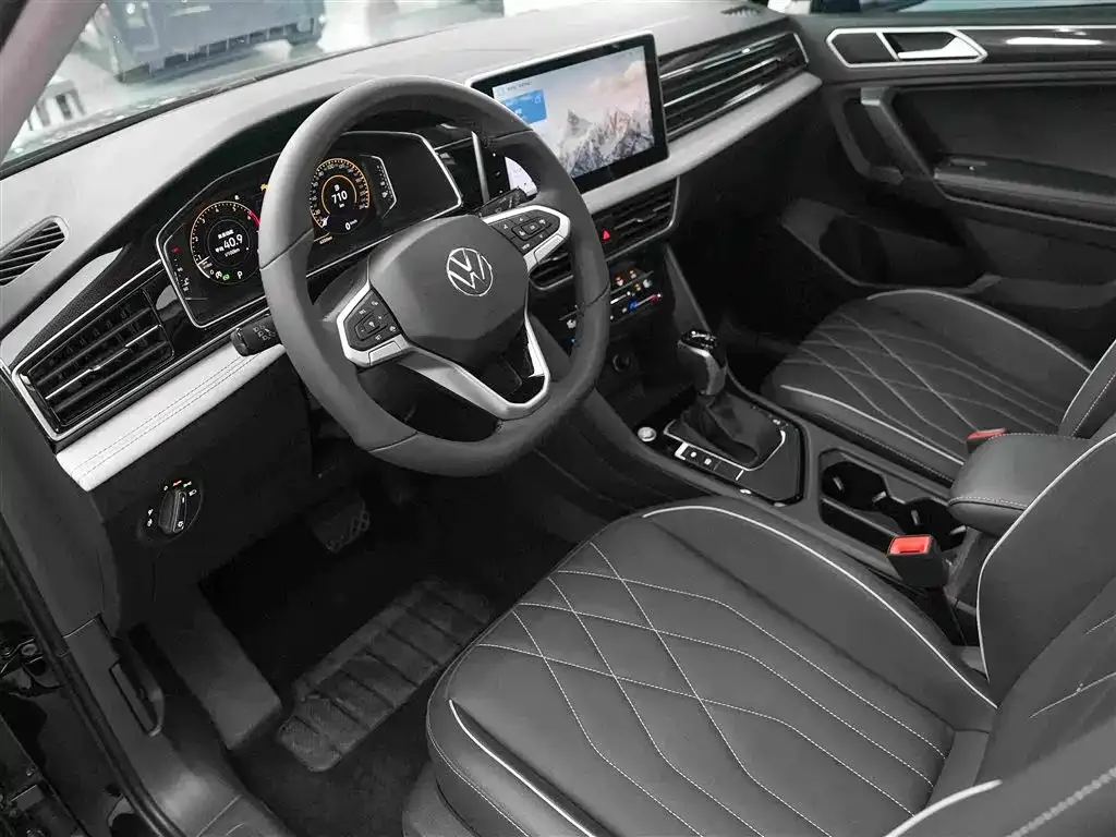 Volkswagen Tiguan L — фото 4