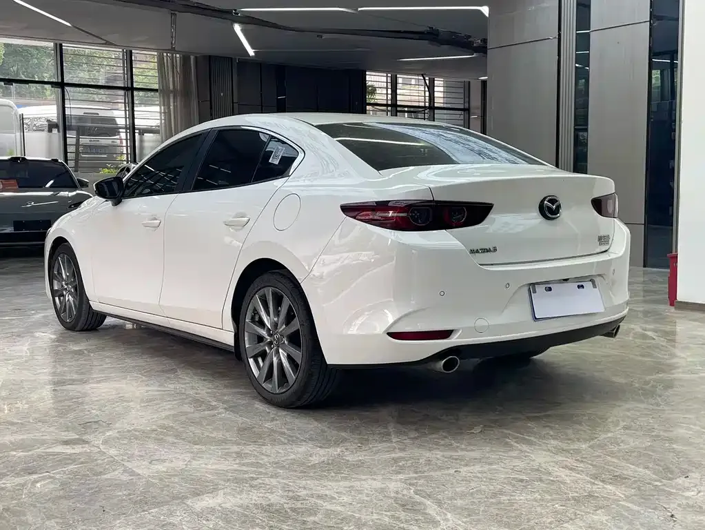 Mazda 3 Axela — фото 10