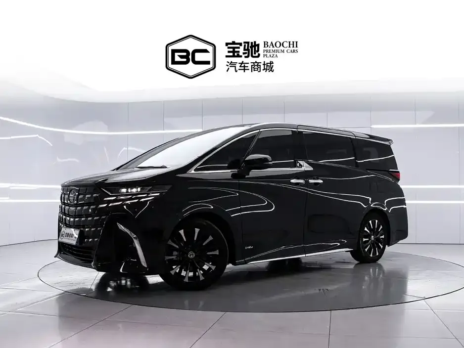 Toyota Alphard — фото 1