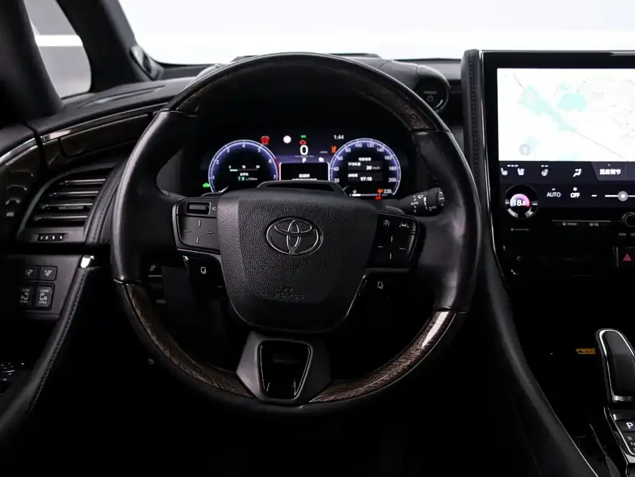 Toyota Alphard — фото 10