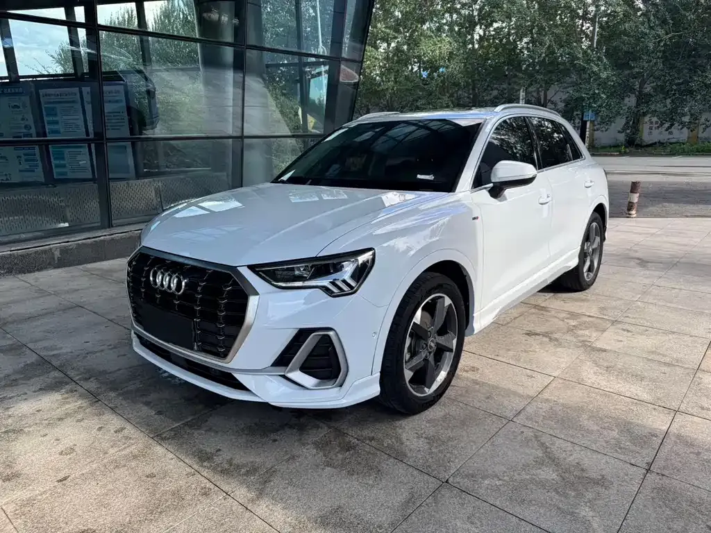 Audi Q3 — фото 1