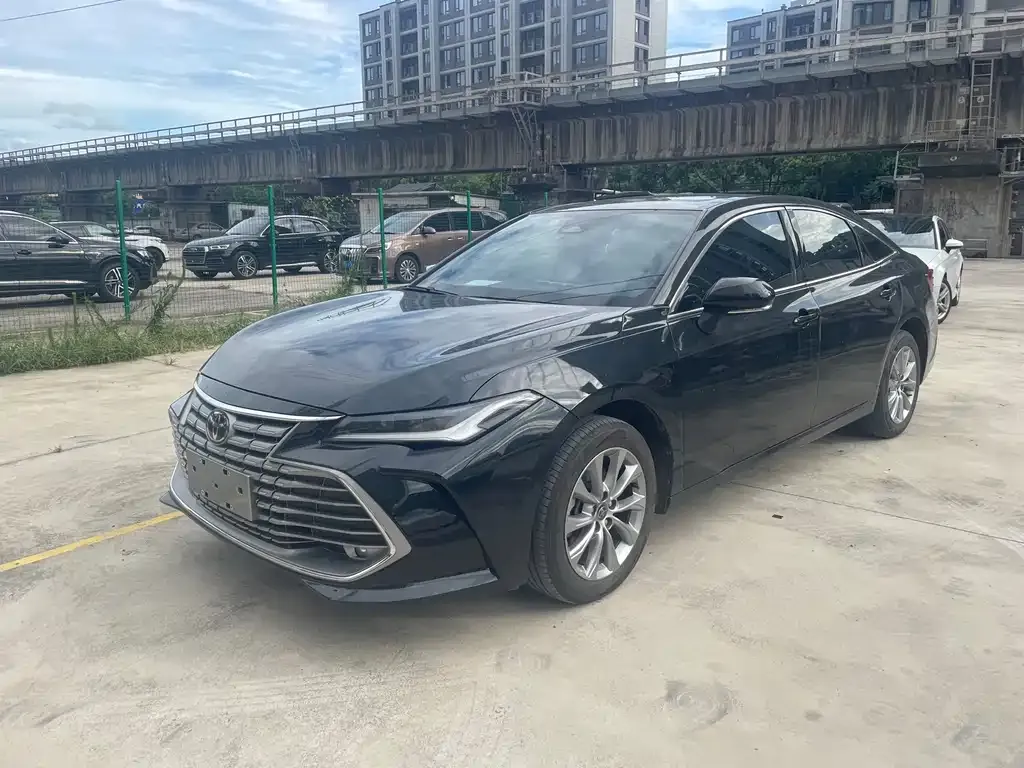 Toyota Avalon — фото 1
