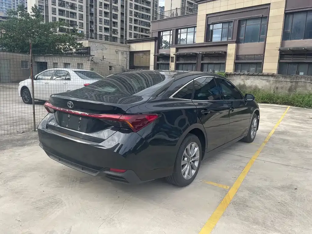 Toyota Avalon — фото 10