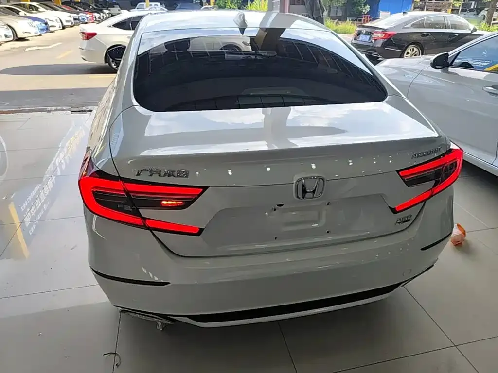 Honda Accord — фото 4