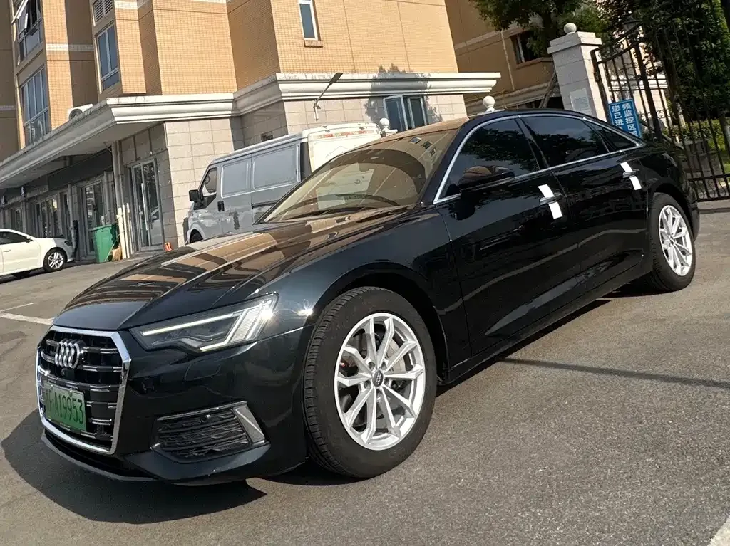 Audi A6L — фото 1