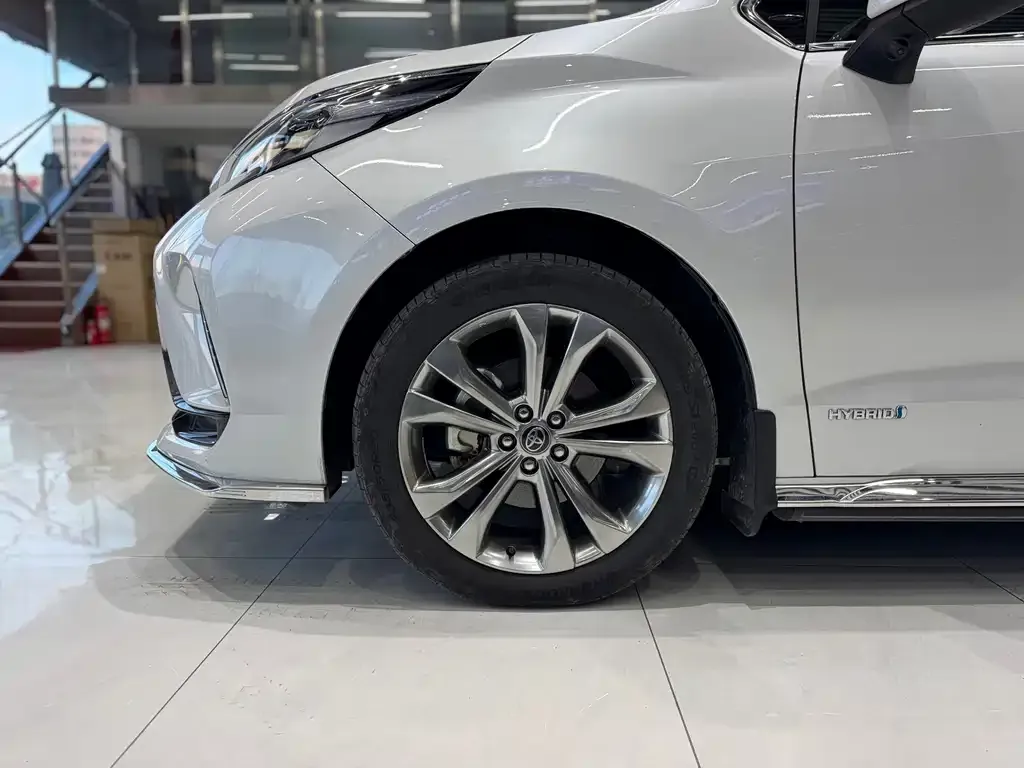 Toyota Granvia — фото 4