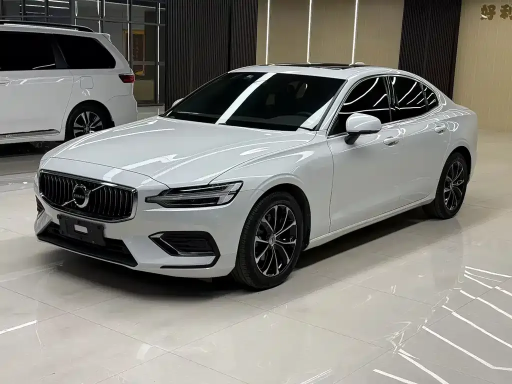 Volvo S60 — фото 1