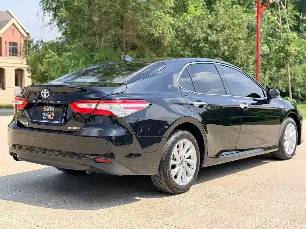 Toyota Camry — фото 7