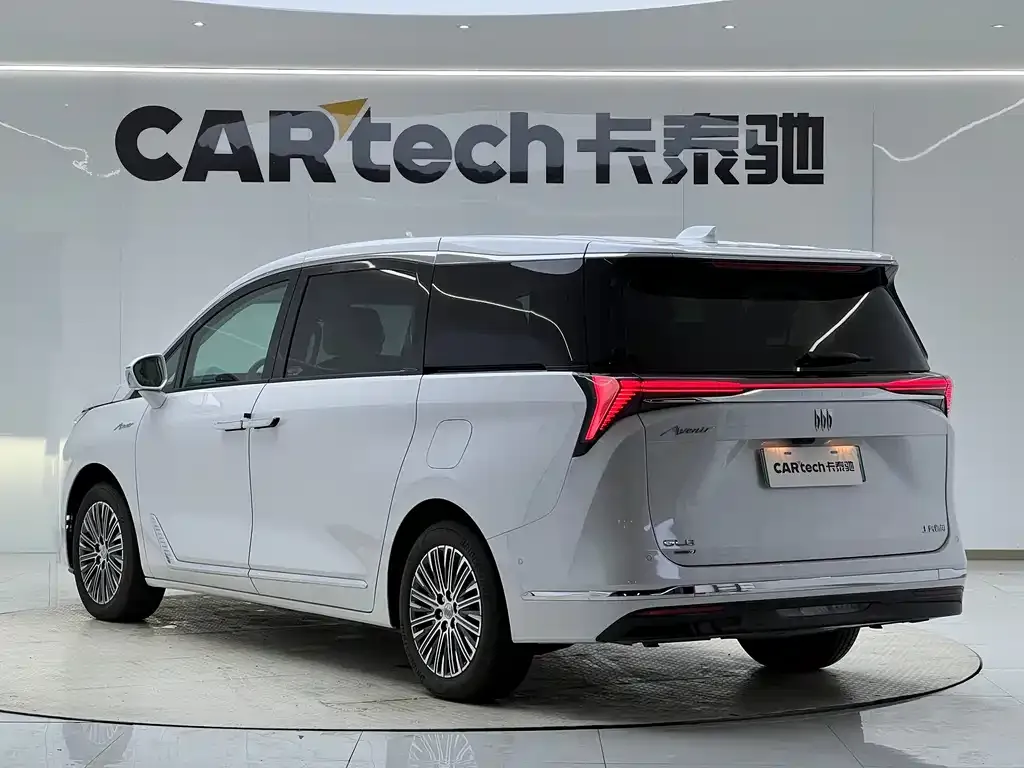 Buick GL8 Hybrid — фото 3