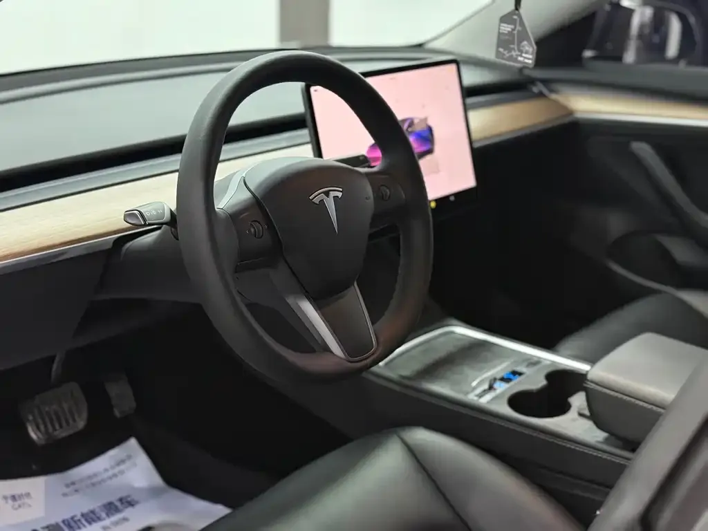 Tesla Model 3 — фото 9