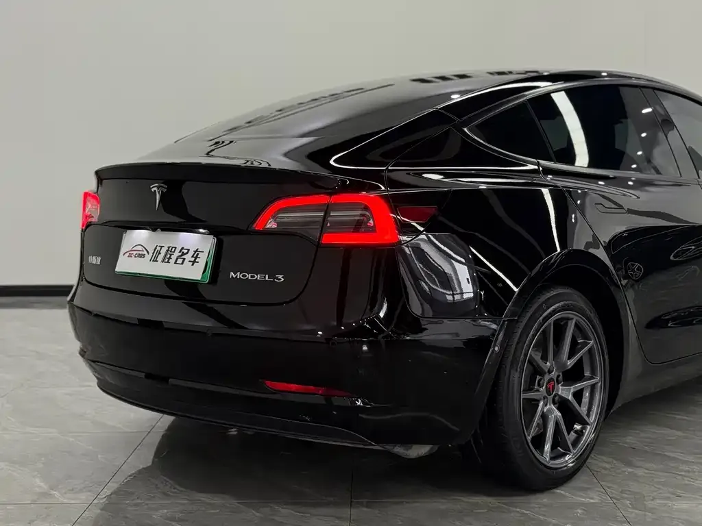 Tesla Model 3 — фото 2
