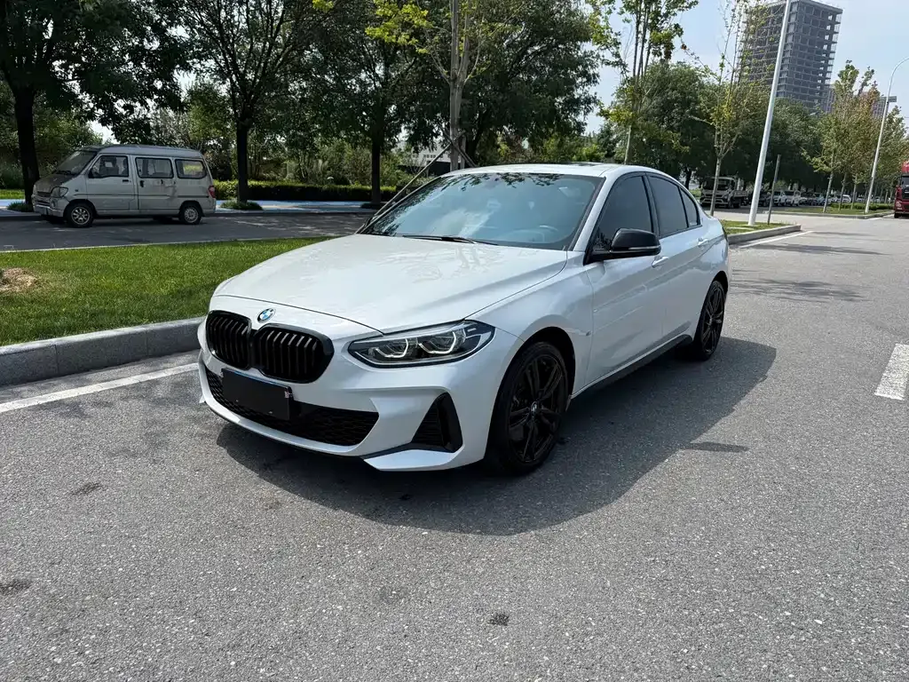 BMW 1 Series — фото 1