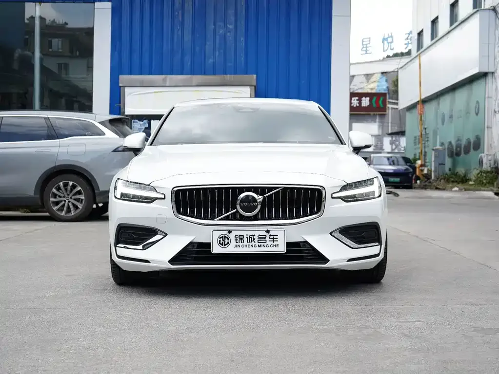 Volvo S60 — фото 6