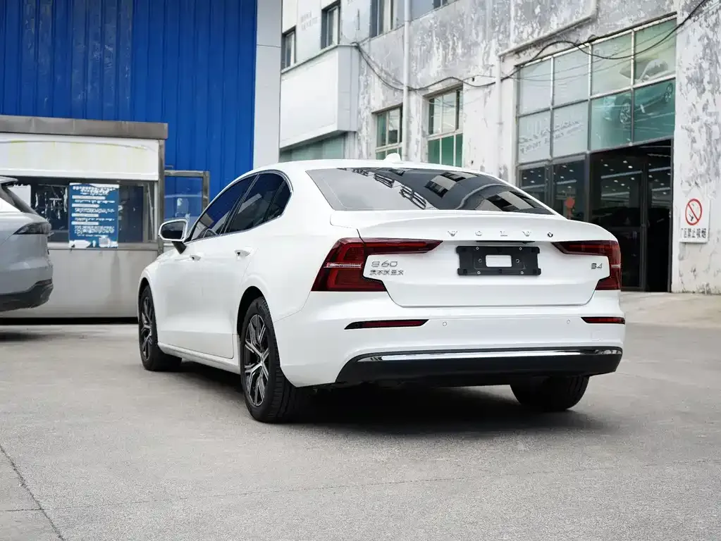 Volvo S60 — фото 10