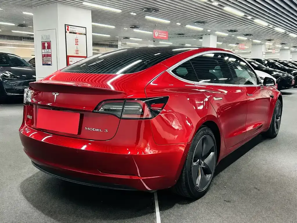 Tesla Model 3 — фото 2