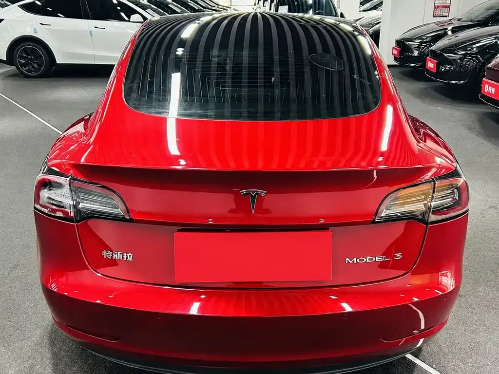 Tesla Model 3 — фото 8