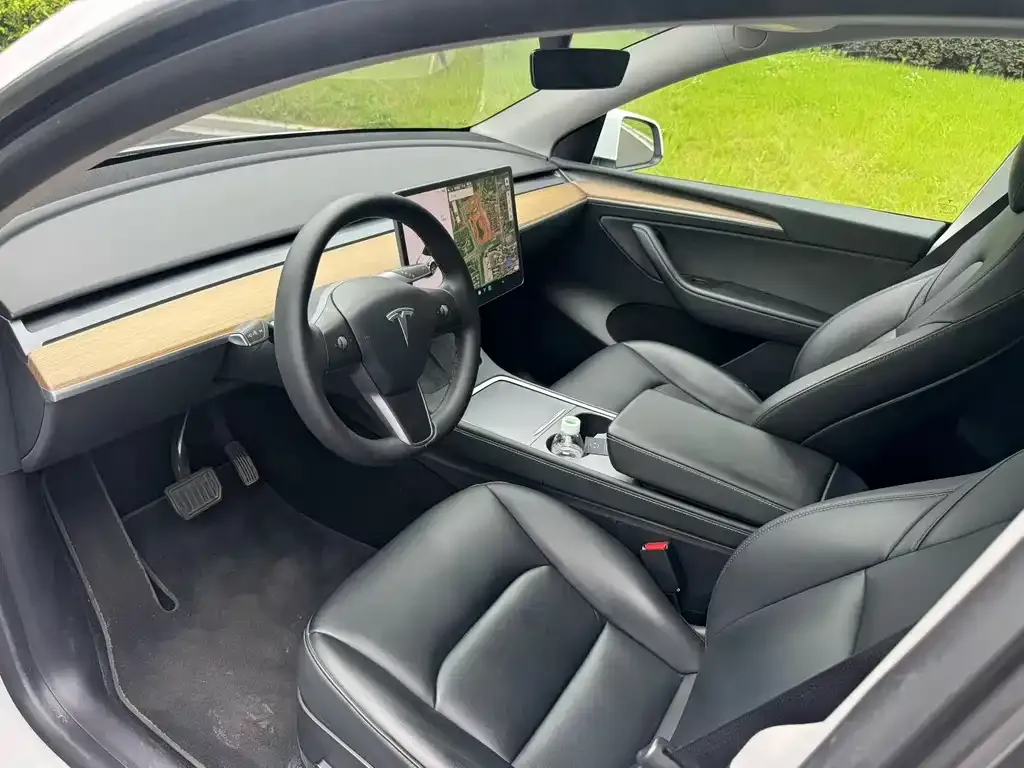 Tesla Model Y — фото 4