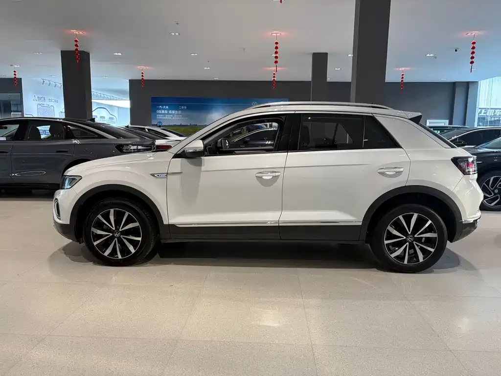 Volkswagen T-Roc — фото 9