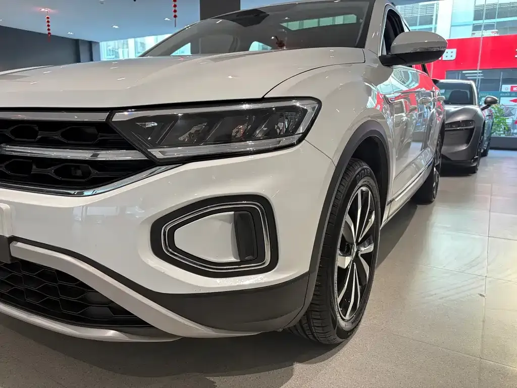 Volkswagen T-Roc — фото 6