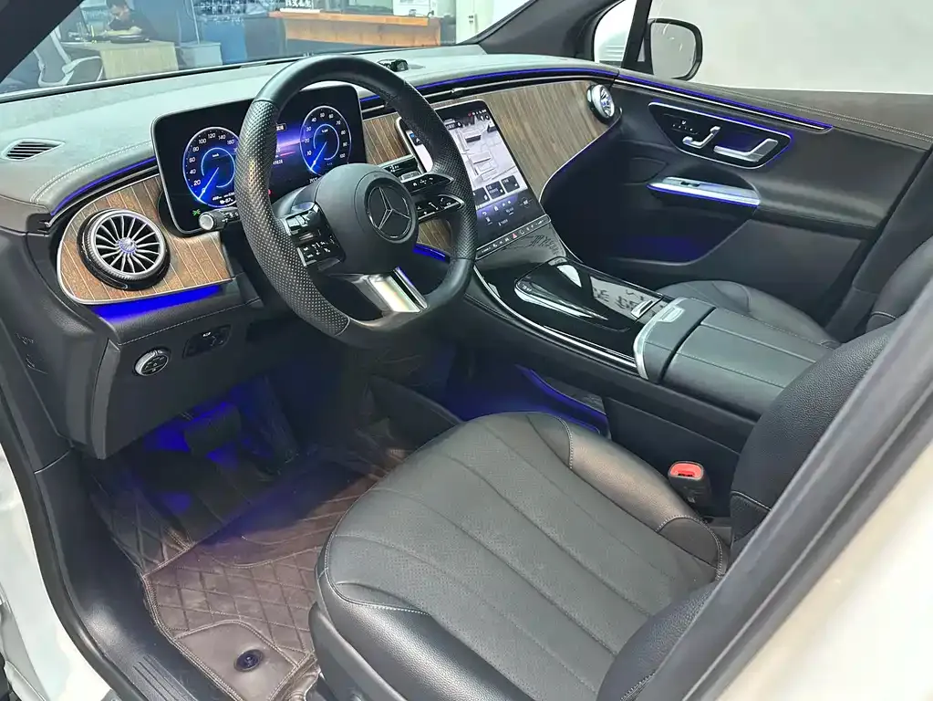 Mercedes-Benz EQE SUV — фото 4