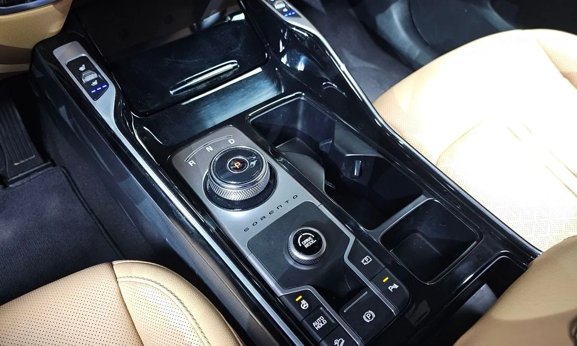 Kia Sorento — фото 5