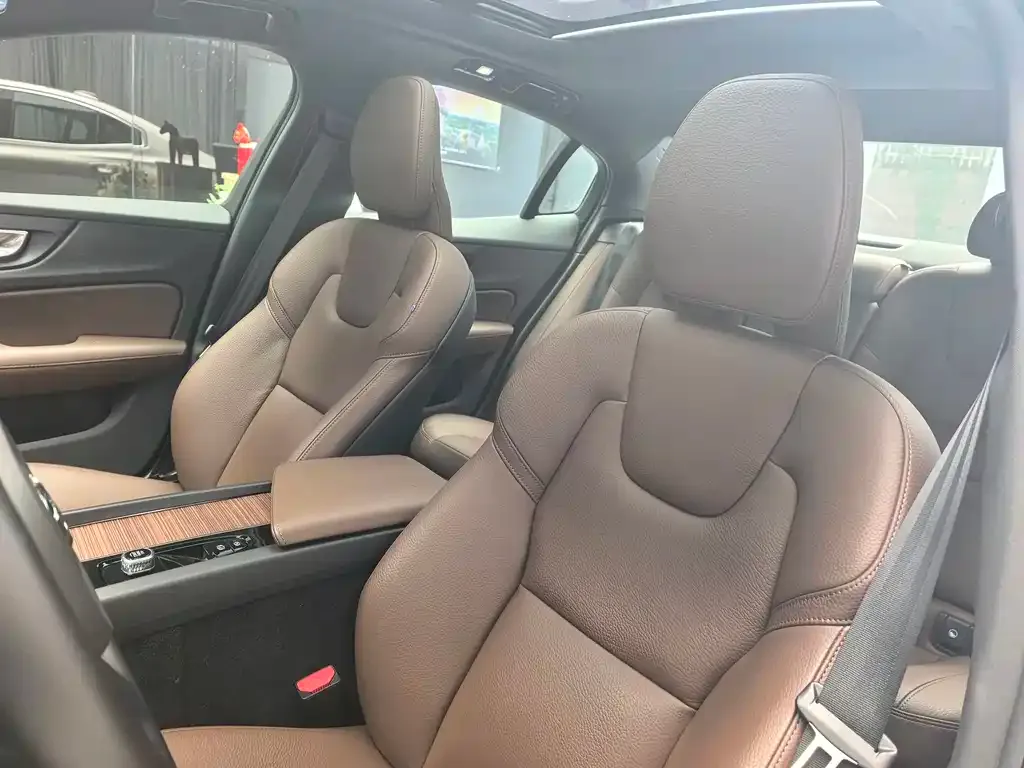 Volvo S60 — фото 10