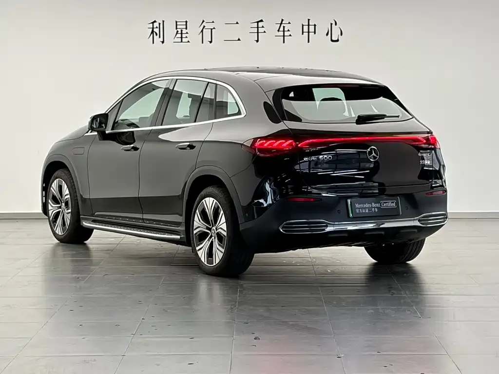 Mercedes-Benz EQE SUV — фото 6