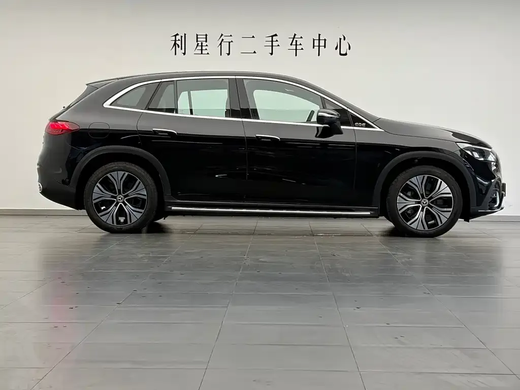 Mercedes-Benz EQE SUV — фото 3