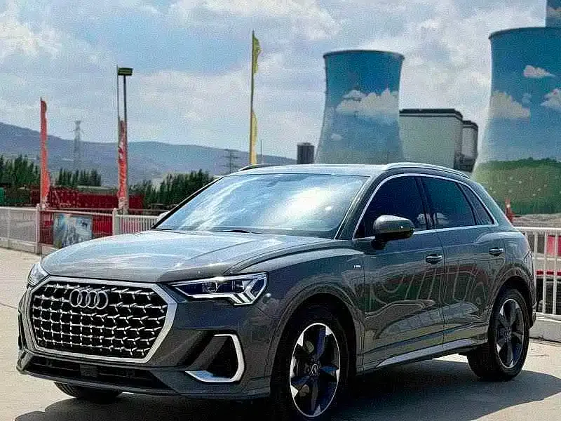 Audi Q3 — фото 1