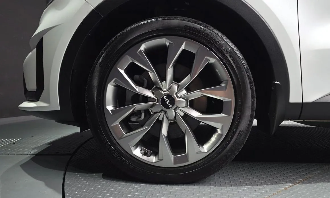 Kia Sorento — фото 10
