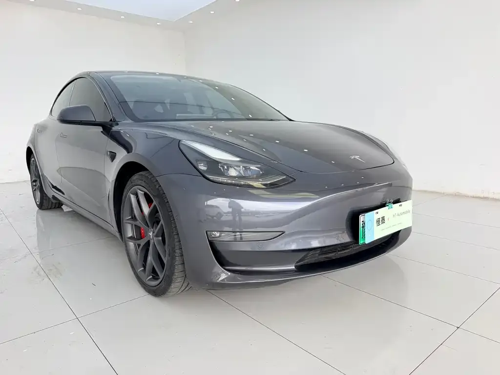 Tesla Model 3 — фото 1